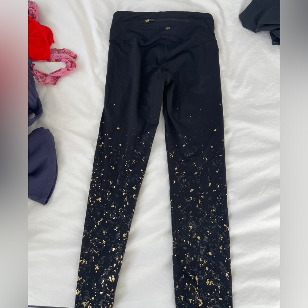 LIKE NEW LIMITED EDITION LULULEMON GOLD FOIL LEGGINGS